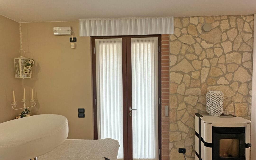 Perché scegliere una tenda bianca: eleganza, luminosità e funzionalità per i tuoi spazi interni